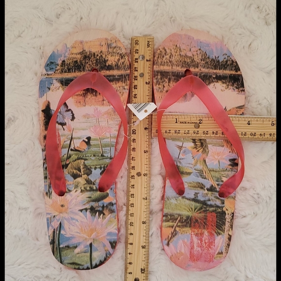 Multicolored scenic print flip flops zories slippahs Ladies sz.8 - Picture 3 of 5